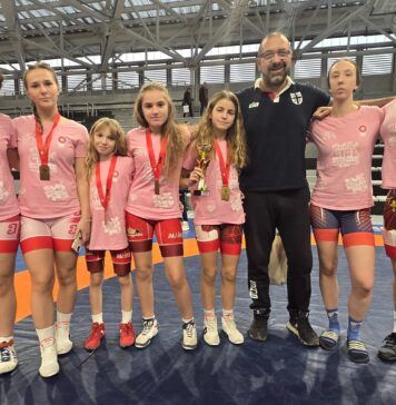 Звездине младе рвачице успешне на међународном турниру „Златна кокица“
