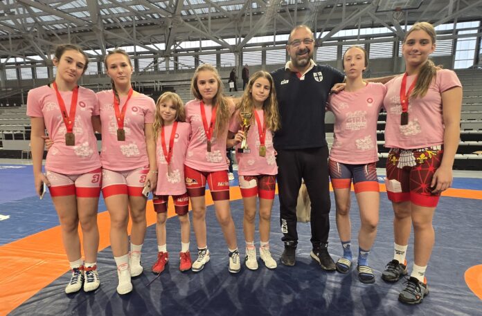 Звездине младе рвачице успешне на међународном турниру „Златна кокица“