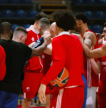 Црвено-бели током вечери у Београду, дерби у недељу