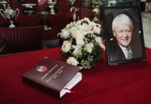Делегација КК Црвена звезда се уписала у књигу жалости