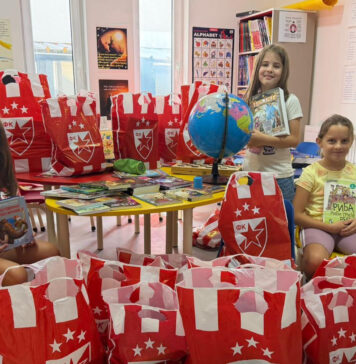 Звезда донирала књиге Народној библиотеци у Грачаници